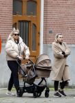 Amsterdam 12 oktober 2024
Kelly Heruer (achter kinderwagen) Steffy Heruer en Mandy Heruer in Amsterdam zuid