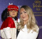 Amsterdam 19 oktober 2024
Premiere de grote Sinterklaasfilm in Tuschinski. Kelly Heruer met zoontje en vrienden