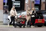 Amsterdam 12 oktober 2024
Kelly Heruer (achter kinderwagen) Steffy Heruer en Mandy Heruer in Amsterdam zuid