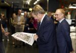 Amsterdam 10 oktober 2024
Koning Willem Alexander opent het HQ van DPG Media / Mediavaert . Aanwezig namend de GPD Christian v Thillo ( Executive Chairman van DPG Media ) en Erik Roddenhof (CEO DPG Media ).