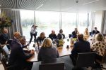Amsterdam 10 oktober 2024
Koning Willem Alexander opent het HQ van DPG Media / Mediavaert . Aanwezig namend de GPD Christian v Thillo ( Executive Chairman van DPG Media ) en Erik Roddenhof (CEO DPG Media ).
