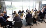 Amsterdam 10 oktober 2024
Koning Willem Alexander opent het HQ van DPG Media / Mediavaert . Aanwezig namend de GPD Christian v Thillo ( Executive Chairman van DPG Media ) en Erik Roddenhof (CEO DPG Media ).