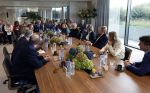 Amsterdam 10 oktober 2024
Koning Willem Alexander opent het HQ van DPG Media / Mediavaert . Aanwezig namend de GPD Christian v Thillo ( Executive Chairman van DPG Media ) en Erik Roddenhof (CEO DPG Media ).