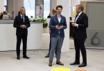 Amsterdam 10 oktober 2024
Koning Willem Alexander opent het HQ van DPG Media / Mediavaert . Aanwezig namend de GPD Christian v Thillo ( Executive Chairman van DPG Media ) en Erik Roddenhof (CEO DPG Media ). Koning Willem Alexander bezoekt ook Donald Duck en spreekt daar Ferdi Felderhof