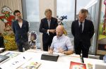 Amsterdam 10 oktober 2024
Koning Willem Alexander opent het HQ van DPG Media / Mediavaert . Aanwezig namend de GPD Christian v Thillo ( Executive Chairman van DPG Media ) en Erik Roddenhof (CEO DPG Media ). Koning Willem Alexander bezoekt ook Donald Duck en spreekt daar Ferdi Felderhof
