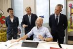 Amsterdam 10 oktober 2024
Koning Willem Alexander opent het HQ van DPG Media / Mediavaert . Aanwezig namend de GPD Christian v Thillo ( Executive Chairman van DPG Media ) en Erik Roddenhof (CEO DPG Media ). Koning Willem Alexander bezoekt ook Donald Duck en spreekt daar Ferdi Felderhof