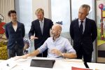 Amsterdam 10 oktober 2024
Koning Willem Alexander opent het HQ van DPG Media / Mediavaert . Aanwezig namend de GPD Christian v Thillo ( Executive Chairman van DPG Media ) en Erik Roddenhof (CEO DPG Media ). Koning Willem Alexander bezoekt ook Donald Duck en spreekt daar Ferdi Felderhof