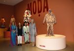 Utrecht 2 oktober 2024
Koningin Maxima opent de Moda in Utrecht. Ninke Bloemberg (co-curator MOá¸ŒA en conservator mode Centraal Museum Utrecht), Yasmina Ajbilou (een van de ontwerpers) en Zineb Seghrouchni (co-curator MOá¸ŒA en oprichter DAR Cultural Agency) samen met Koningin MÃ¡xima
