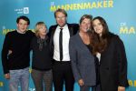 Amsterdam 14 oktober 2024
Premiere de Mannenmaker in Tuschinski met in de hoofdrollen oa Katja Schuurman Eva v d Wijdeven Leo Alkemade Georgina Verbaan Melissas Drost Huub Smit Yasmin Karssing en Rene Watzema . Leo Alkemade met vrouw kinderen en moeder