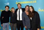 Amsterdam 14 oktober 2024
Premiere de Mannenmaker in Tuschinski met in de hoofdrollen oa Katja Schuurman Eva v d Wijdeven Leo Alkemade Georgina Verbaan Melissas Drost Huub Smit Yasmin Karssing en Rene Watzema . Leo Alkemade met vrouw kinderen en moeder
