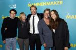 Amsterdam 14 oktober 2024
Premiere de Mannenmaker in Tuschinski met in de hoofdrollen oa Katja Schuurman Eva v d Wijdeven Leo Alkemade Georgina Verbaan Melissas Drost Huub Smit Yasmin Karssing en Rene Watzema . Leo Alkemade met vrouw kinderen en moeder