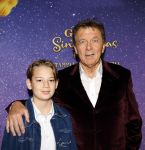 Amsterdam 19 oktober 2024
Premiere de grote Sinterklaasfilm in Tuschinski. Robert ten Brink met kleinzoon