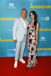 Amsterdam 14 oktober 2024
Premiere de Mannenmaker in Tuschinski met in de hoofdrollen oa Katja Schuurman Eva v d Wijdeven Leo Alkemade Georgina Verbaan Melissas Drost Huub Smit Yasmin Karssing en Rene Watzema . Yasmin Karssing kwam met haar vader