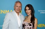 Amsterdam 14 oktober 2024
Premiere de Mannenmaker in Tuschinski met in de hoofdrollen oa Katja Schuurman Eva v d Wijdeven Leo Alkemade Georgina Verbaan Melissas Drost Huub Smit Yasmin Karssing en Rene Watzema . Yasmin Karssing kwam met haar vader