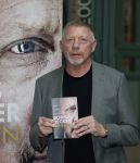 Amsterdam 8 oktober 2025
Boris Becker met zijn boek bij Eva Jinek in de foodhallen.