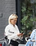 Amsterdam 2 oktober 2025
Leco v Zadelhoff dochter Robbie Sintenie  Estelle Cruijff en Caroline Tensen op terras in Amsterdam zuid.