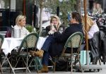 Amsterdam 2 oktober 2025
Leco v Zadelhoff dochter Robbie Sintenie  Estelle Cruijff en Caroline Tensen op terras in Amsterdam zuid.
