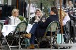Amsterdam 2 oktober 2025
Leco v Zadelhoff dochter Robbie Sintenie  Estelle Cruijff en Caroline Tensen op terras in Amsterdam zuid.