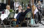 Amsterdam 2 oktober 2025
Leco v Zadelhoff dochter Robbie Sintenie  Estelle Cruijff en Caroline Tensen op terras in Amsterdam zuid.