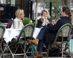 Amsterdam 2 oktober 2025
Leco v Zadelhoff dochter Robbie Sintenie  Estelle Cruijff en Caroline Tensen op terras in Amsterdam zuid.