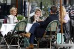 Amsterdam 2 oktober 2025
Leco v Zadelhoff dochter Robbie Sintenie  Estelle Cruijff en Caroline Tensen op terras in Amsterdam zuid.