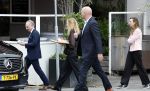Amsterdam 11 oktober 2025
Dan Brown en zijn vriendin Judith Pietersen hadden event bij het concertgebouw en vertrokken naar hun hotel in het centrum van Amsterdam