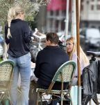 Amsterdam 2 oktober 2025
Leco v Zadelhoff dochter Robbie Sintenie  Estelle Cruijff en Caroline Tensen op terras in Amsterdam zuid.
