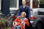 Amsterdam 7 oktober 2025
Hansje Boonstra met een begeleider in Amsterdam waar zij woont in een prachtig beveiligd Appartementen complex.