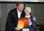 Doorn 5 oktober 2025
Cd presentatie van Anneke Gronloh . Joke Alberts krijgt eerste lp uit handen van Bart Peters