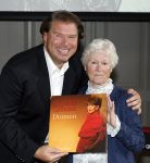 Doorn 5 oktober 2025
Cd presentatie van Anneke Gronloh . Joke Alberts krijgt eerste lp uit handen van Bart Peters