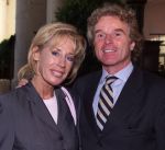 Naarden 27 mei 2000

Afscheidsreceptie Joop vd Ende .Joke Bruys en Boris Bayer

Peter Smulders BV