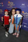 Amsterdam 5 oktober 2025
Premiere sinterklaas film in Pathe Noord. Leslie Keijzer met kinderen