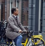 Amsterdam 11 oktober 2025
Rik v d Westelaken op de fiets in Amsterdam zuid.