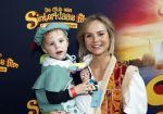 Utrecht 12 oktober 2025
Premiere de club van sinterklaas in kinepolis . Stijn Fransen met haar zoontje