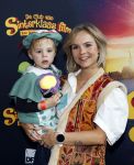 Utrecht 12 oktober 2025
Premiere de club van sinterklaas in kinepolis . Stijn Fransen met haar zoontje