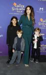 Amsterdam 5 oktober 2025
Premiere sinterklaas film in Pathe Noord. tamara Elbaz met zoontje