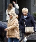 Amsterdam 10 oktober 2025
Tatjana Simic met haar hondje en moeder op straat in Amsterdam zuid.