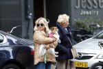 Amsterdam 10 oktober 2025
Tatjana Simic met haar hondje en moeder op straat in Amsterdam zuid.