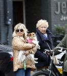 Amsterdam 10 oktober 2025
Tatjana Simic met haar hondje en moeder op straat in Amsterdam zuid.