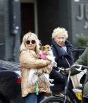 Amsterdam 10 oktober 2025
Tatjana Simic met haar hondje en moeder op straat in Amsterdam zuid.