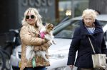 Amsterdam 10 oktober 2025
Tatjana Simic met haar hondje en moeder op straat in Amsterdam zuid.