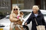 Amsterdam 10 oktober 2025
Tatjana Simic met haar hondje en moeder op straat in Amsterdam zuid.
