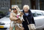 Amsterdam 10 oktober 2025
Tatjana Simic met haar hondje en moeder op straat in Amsterdam zuid.