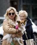 Amsterdam 10 oktober 2025
Tatjana Simic met haar hondje en moeder op straat in Amsterdam zuid.