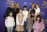 Amsterdam 5 oktober 2025
Premiere sinterklaas film in Pathe Noord. Tineke Schouten met dochters en kleinkinderen