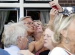 Blaricum 6 september 2016
Surprise party voor Willibrord Frequin zijn 75e verjaardag bij  Moeke Spijstra.
Zijn vriendin kinderen en kleinkinderen zijn natuurlijk aanwezig. Viola Holt en Fons de Poel