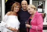 Blaricum 6 september 2016
Surprise party voor Willibrord Frequin zijn 75e verjaardag bij  Moeke Spijstra.
Zijn vriendin kinderen en kleinkinderen zijn natuurlijk aanwezig. Jose Hoebee en Viola Holt en John v d Heuvel