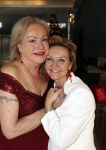 Den Haag 18 december 2017
Society lunch in crown plaza hotel. Viola Holt met Mariska v Kolck