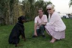 Loosdrecht 28 mei 2005
Etentje bij restaurant Fatou.
Viola Holt met zonnebril en man Peter en hond (dobberman)
Peter Smulders bv