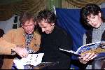Volendam 29 november 1999
Uitreiking boek ONE WAY WIND
MARCO BORSATO, ARNOLD MUHREN EN CAROLA SMIT lezen uit het boek